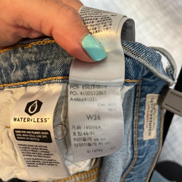 Levis 501 Midthigh Shorts - Picture 3 of 3